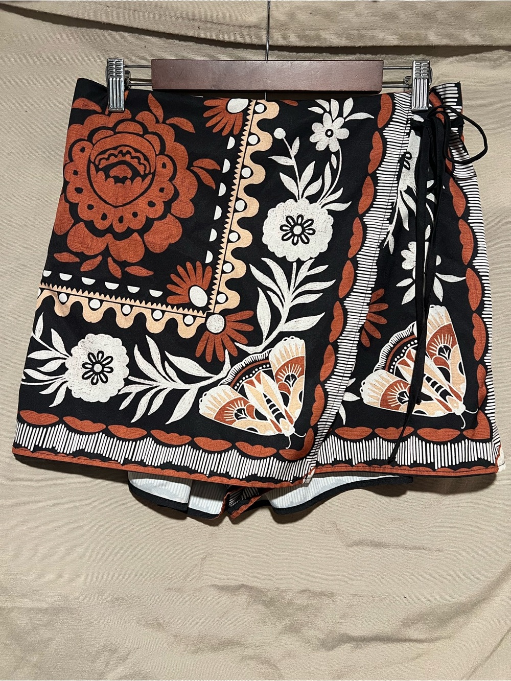 SHEIN Black Floral & Rust Orange Skort